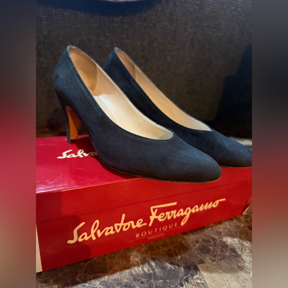 Vintage Salvatore Ferragamo. Black Suede Heels. Size 5.5.